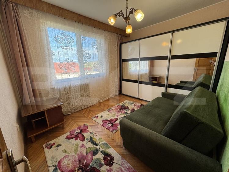 Apartament cu 4 camere decomandat, mobilat în Exterior Est