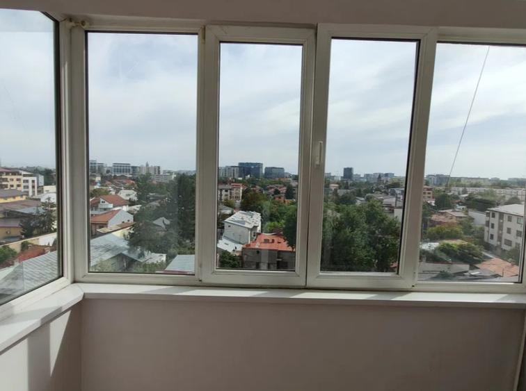 Apartament cu 3 camere decomandat în Crângași