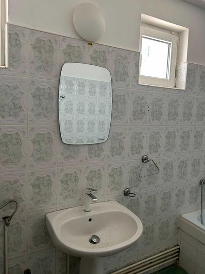 Casă cu 4 camere cu Teren 250 Mp în Vatra Luminoasă