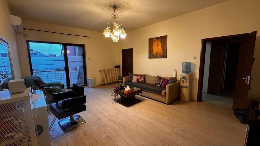 Apartament mare, luminos, 50 metri de metrou. - 8