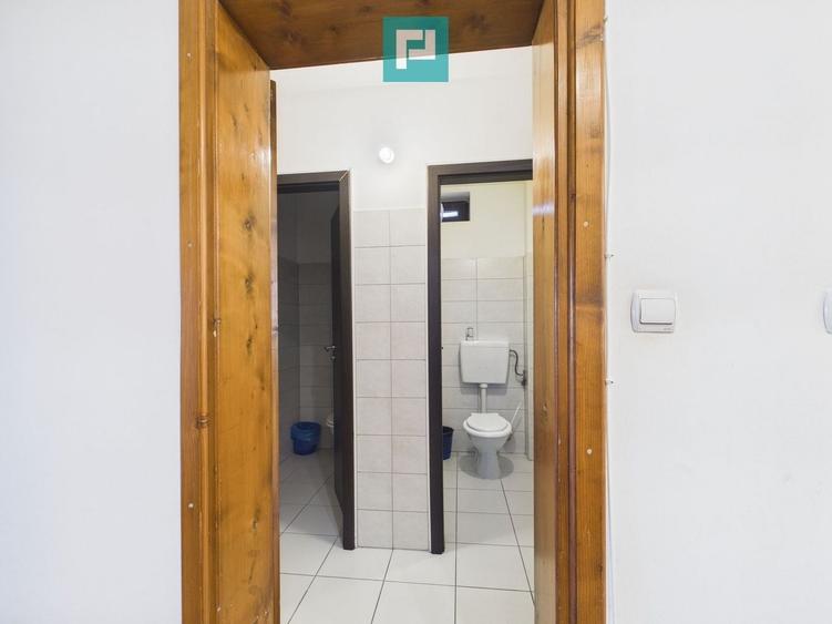 Casă individuală cu 10 camere cu Canalizare în Torontalului