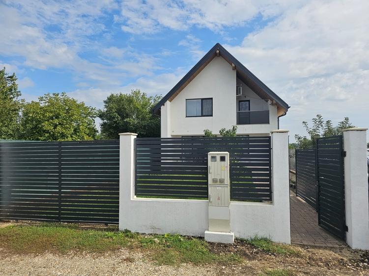 Duplex cu 5 camere cu Teren 265 Mp în Tamași