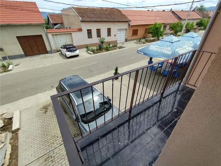 Apartament cu 3 camere decomandat în Bozovici