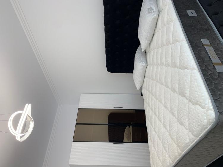 Apartament cu 4 camere semidecomandat în Faleza Nord