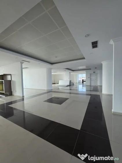 Spațiu comercial, de 3,500 mp, în Unirii