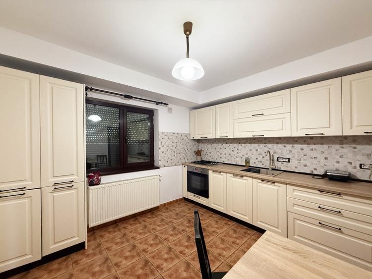 Duplex cu 7 camere cu Canalizare în Cumpăna