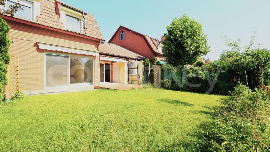Duplex cu 6 camere cu Piscina în Iancu Nicolae
