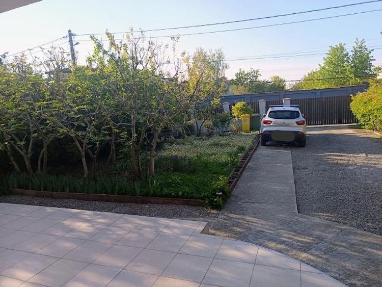 Casă individuală cu 10 camere cu Teren 1000 Mp în Central