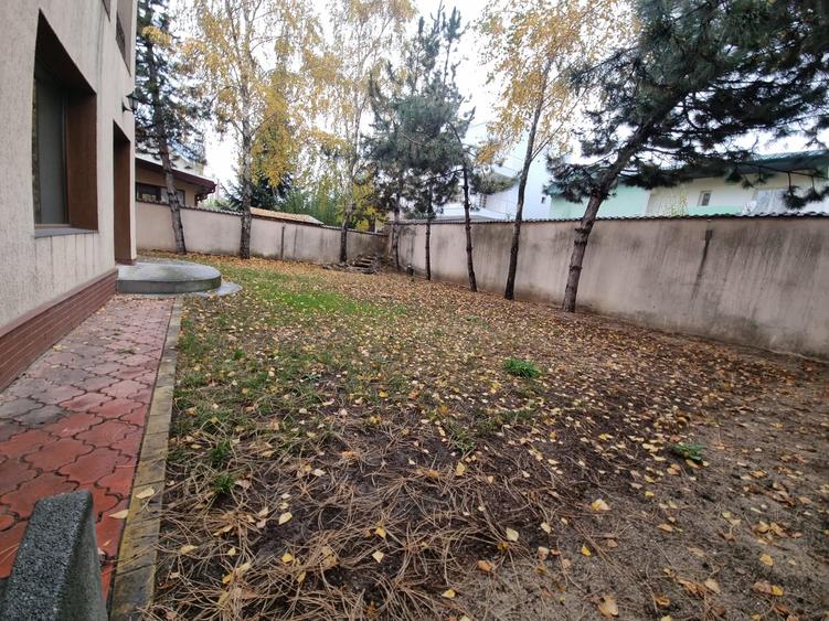 Casă individuală cu 5 camere cu Canalizare în Central