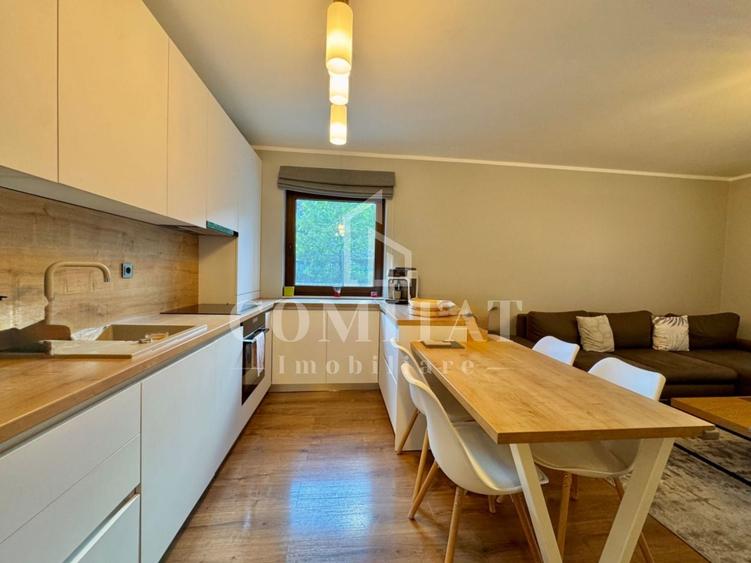 Apartament cu 3 camere semidecomandat, mobilat în Europa