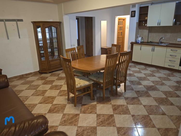 Apartament cu 3 camere decomandat, mobilat în Găvana