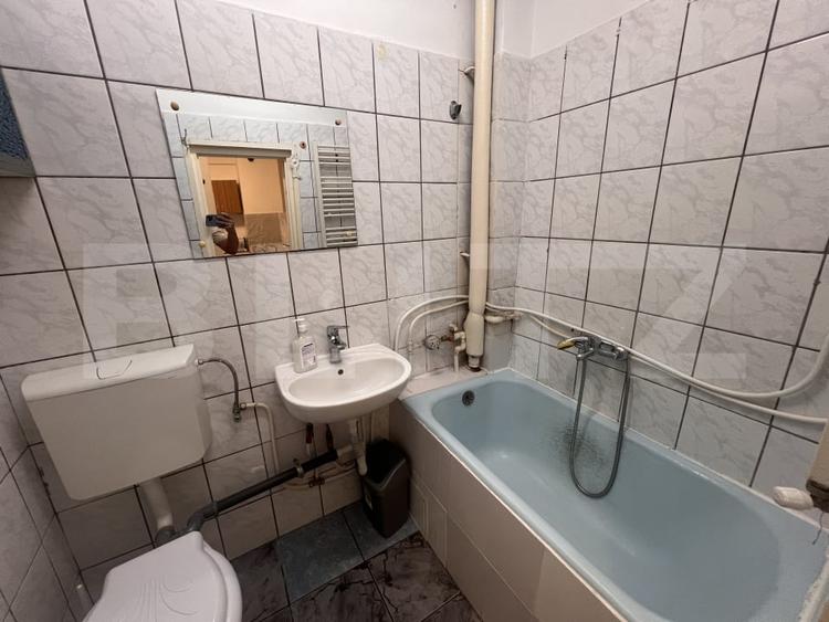 Apartament cu 2 camere semidecomandat, mobilat în Central