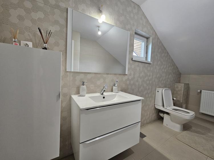 Casă cu 5 camere cu Teren 880 Mp în Păuliș