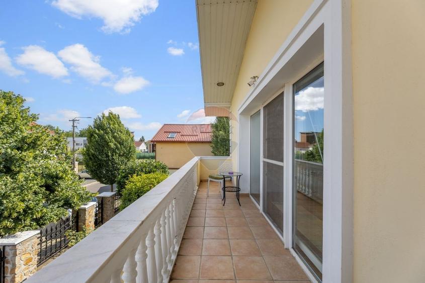 Casă individuală cu 4 camere cu Teren 921 Mp în Subcetate