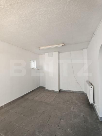 Birou, de 49.860000610352 mp, în Sud-Est