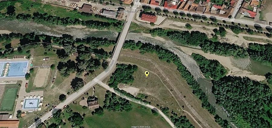 Teren de 5800 mp, în Central