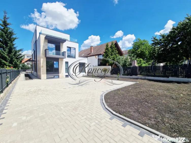 Apartament cu 3 camere semidecomandat în Andrei Mureșanu