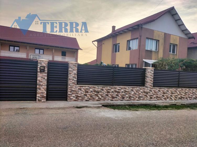 Casă individuală cu 7 camere cu Canalizare în Poiana Lacului
