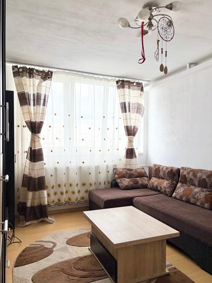 Apartament cu 3 camere semidecomandat în Drumul Taberei