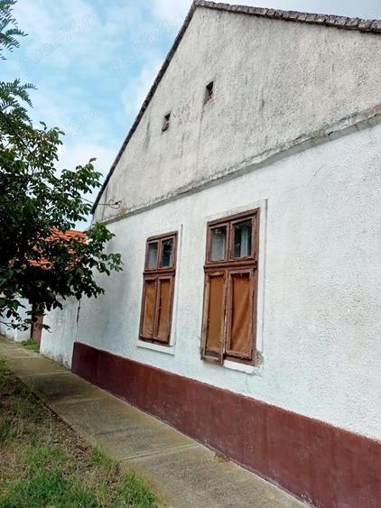 Casă cu 3 camere cu Teren 1417 Mp în Uivar