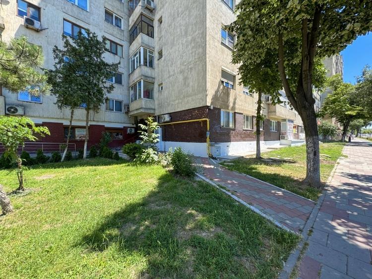 Apartament cu 2 camere decomandat în Casa de Cultură