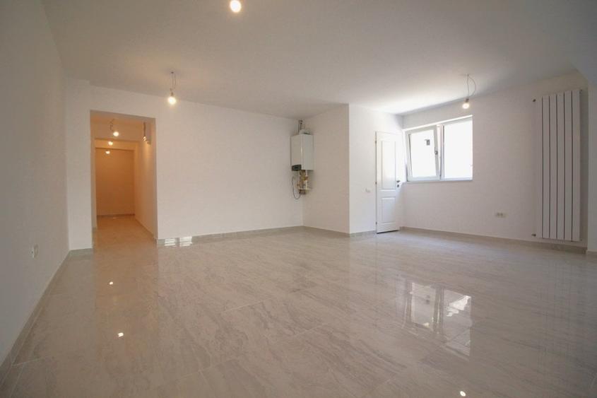 Spațiu comercial, de 67.400001525879 mp, în Dacia