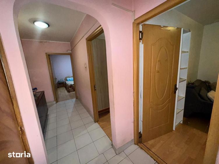 Apartament cu 4 camere decomandat, mobilat în Berceni