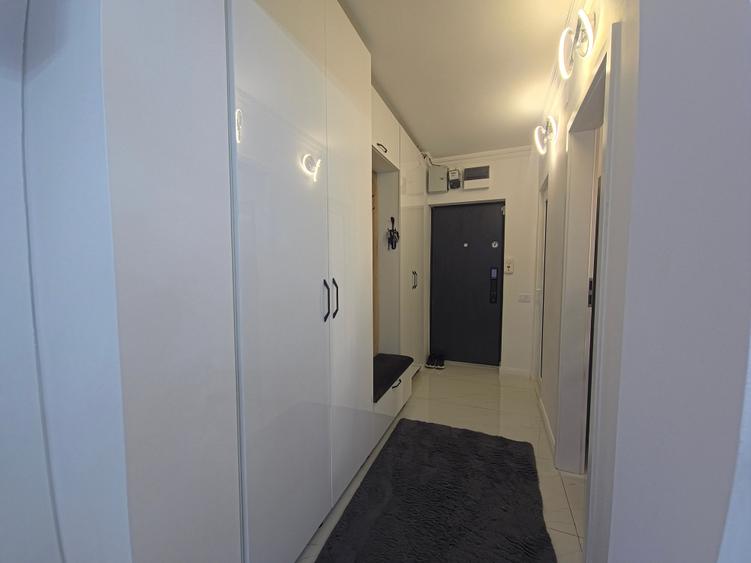 Apartament cu 4 camere semidecomandat în Tomis Nord