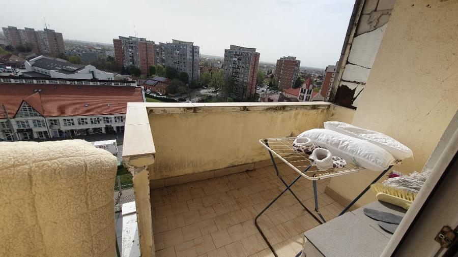 Apartament cu 4 camere semidecomandat în Aurel Vlaicu