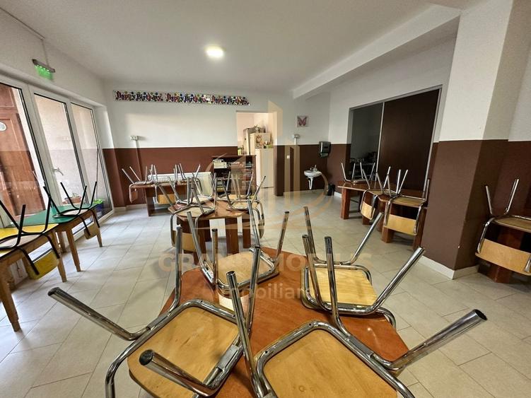 Casă individuală cu 12 camere cu Piscina în Complex Studențesc