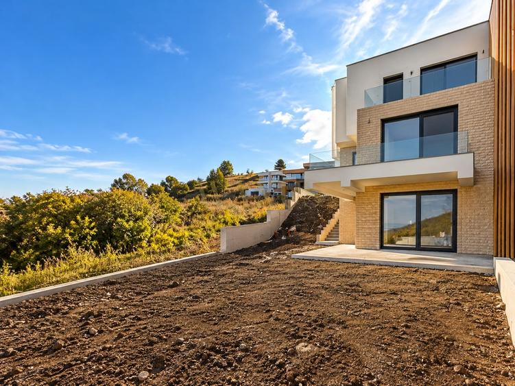 Duplex cu 5 camere cu Canalizare în Europa