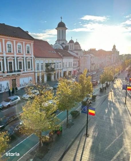 Apartament cu 4 camere decomandat în Central