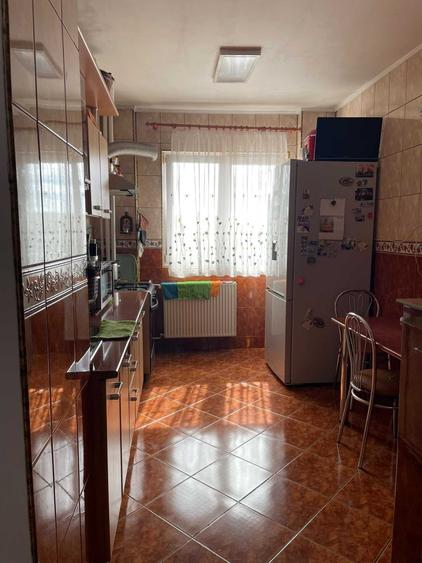 Apartament cu 3 camere decomandat în Alexandriei