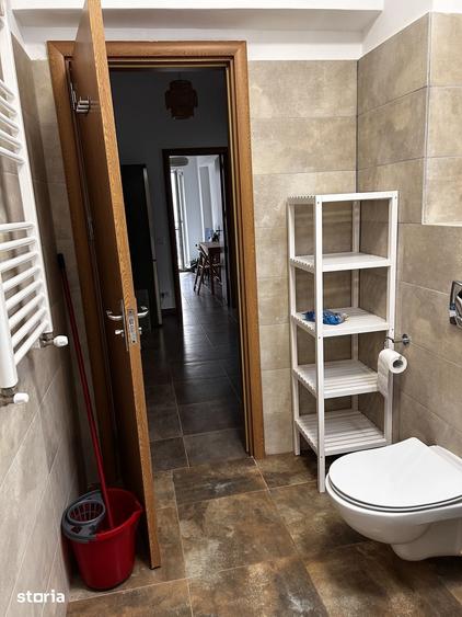 Apartament cu 3 camere în Apărătorii Patriei