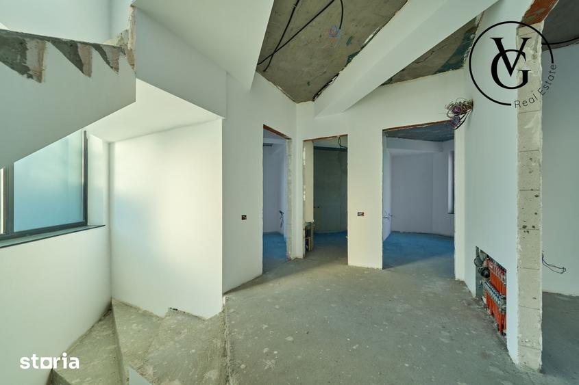 Casă cu 4 camere decomandat cu Teren 235 Mp în Palazu Mare