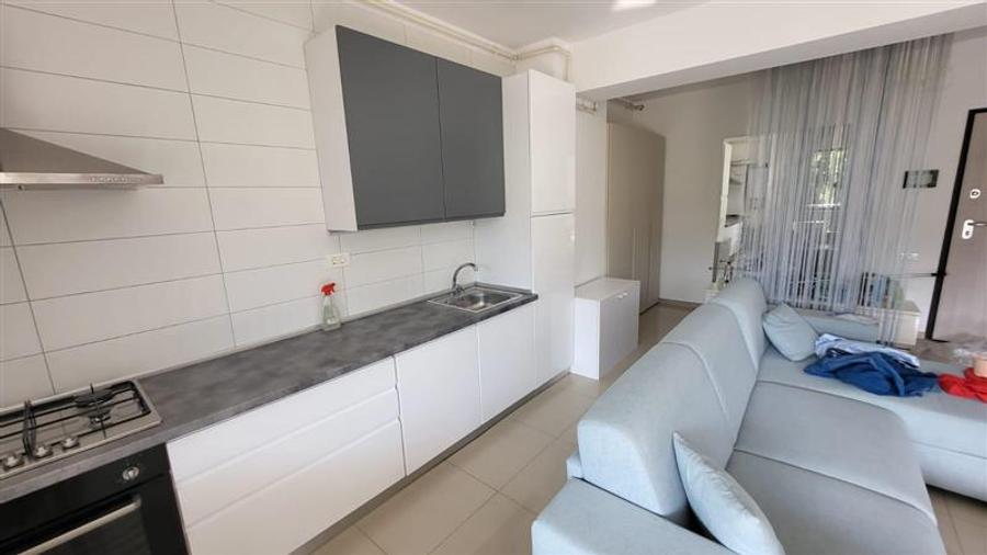 Apartament cu 2 camere decomandat, mobilat în City Park Mall