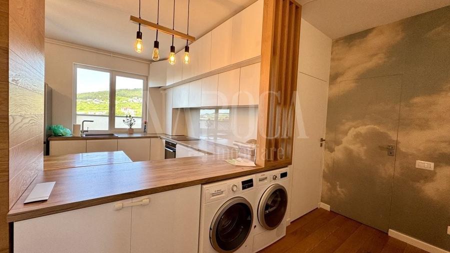 Apartament cu 3 camere semidecomandat în Florești