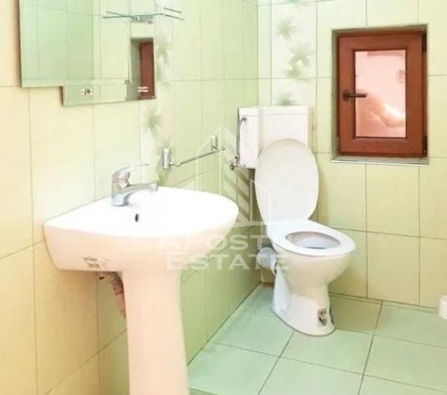 Apartament cu 3 camere semidecomandat, mobilat în Intim