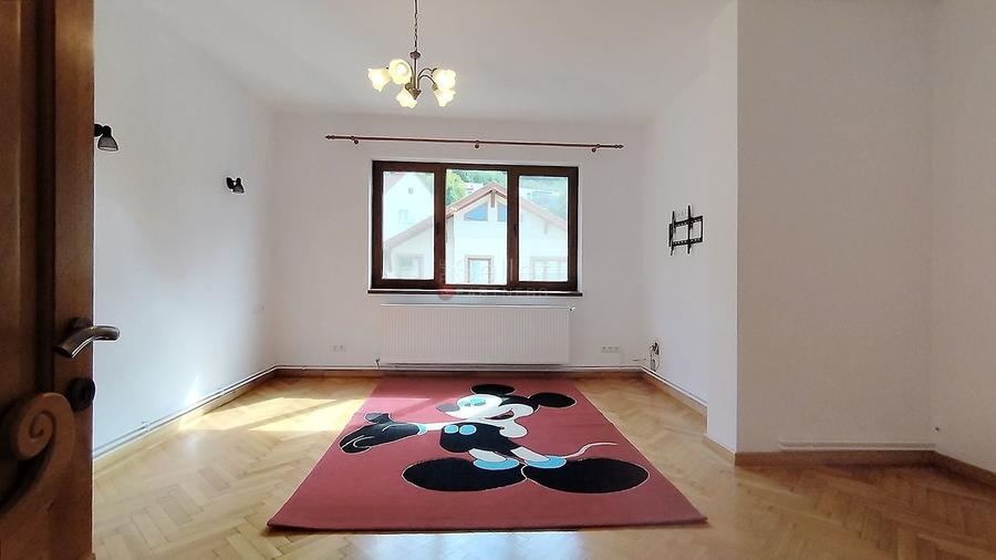 Apartament cu 4 camere decomandat, mobilat în Centrul Istoric