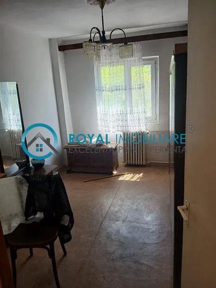 Apartament cu 2 camere decomandat în Republicii