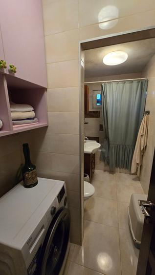 Apartament cu 3 camere decomandat în Titan
