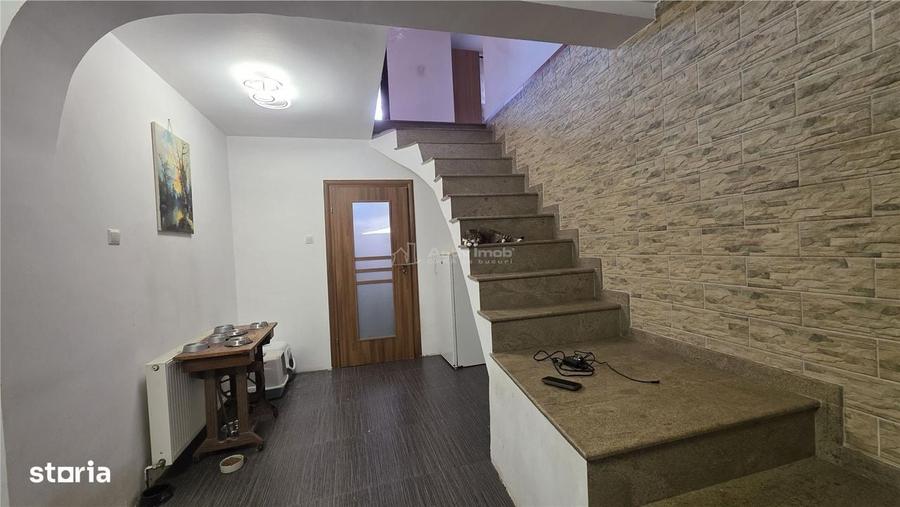 Casă cu 4 camere în Albești