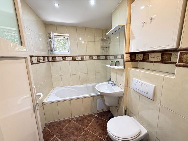 Apartament cu 3 camere decomandat în 7 Noiembrie