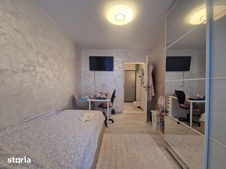 Apartament cu 3 camere decomandat în CET
