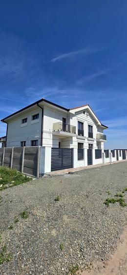 Casă cu 4 camere în Săcălaz
