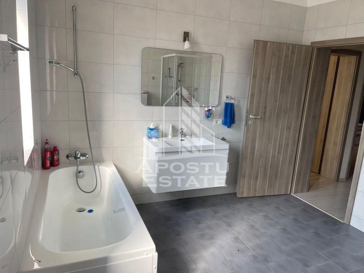 Casă cu 4 camere cu Canalizare în Giroc