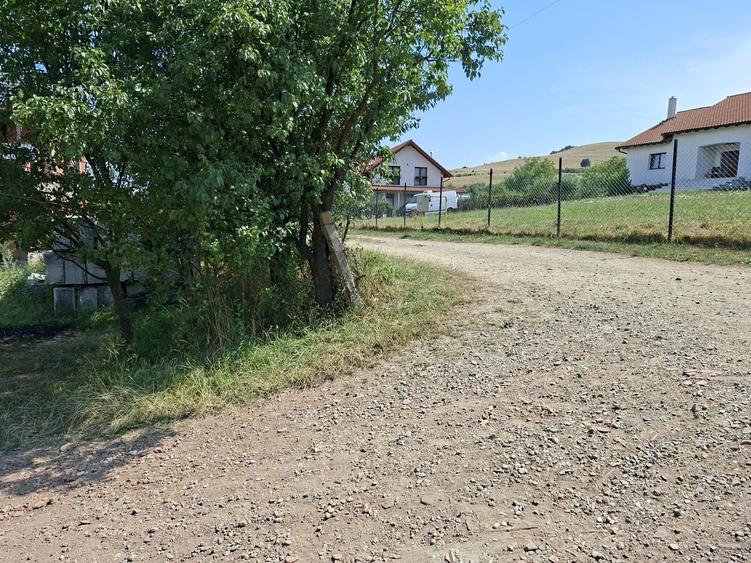 Teren Construcții intravilan de 800 mp, în Vâlcele