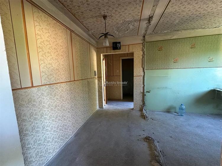 Apartament cu 3 camere semidecomandat în Micro II