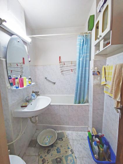 Apartament cu 3 camere semidecomandat în Bucureștii Noi