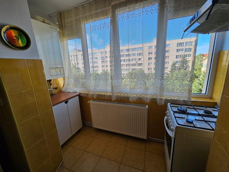 Apartament cu 3 camere decomandat, mobilat în Centrul Civic